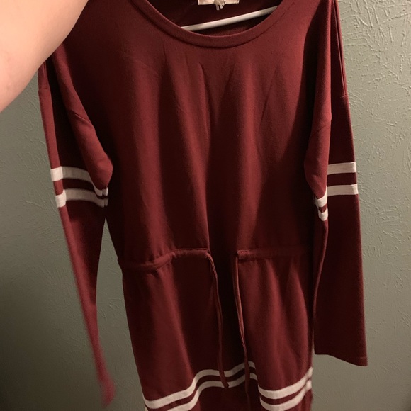 Dresses - Picture 1 of 8